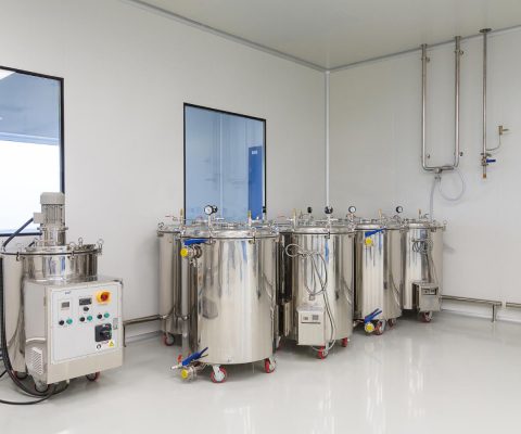 equipamento-de-sala-limpa-de-imagem-de-planta-e-maquinas-de-aco-inoxidavel (2) (1)